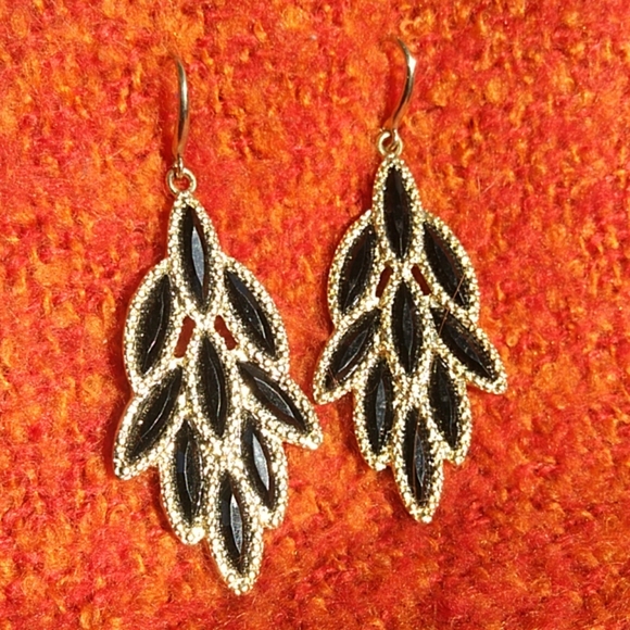 Elegant Gold & Black Earrings - Picture 4 of 5